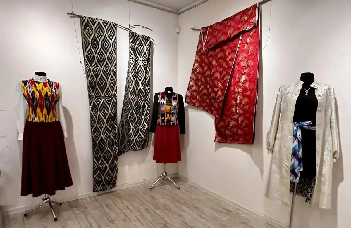 У Міському саду Одеси відкрили виставку про татарську культуру та жіночу родинну пам’ять